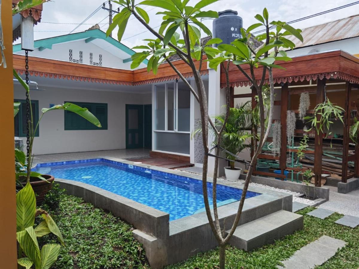 Ndalem Kinasih Homestay Syariah Solo Exterior foto